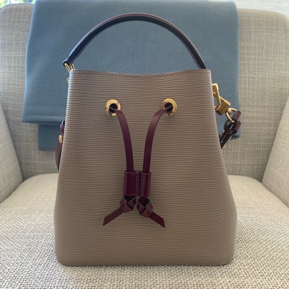 Guaranteed Authentic Louis Vuitton NeoNoe BB in Rose - Excellent Condition - Picture 2 of 8